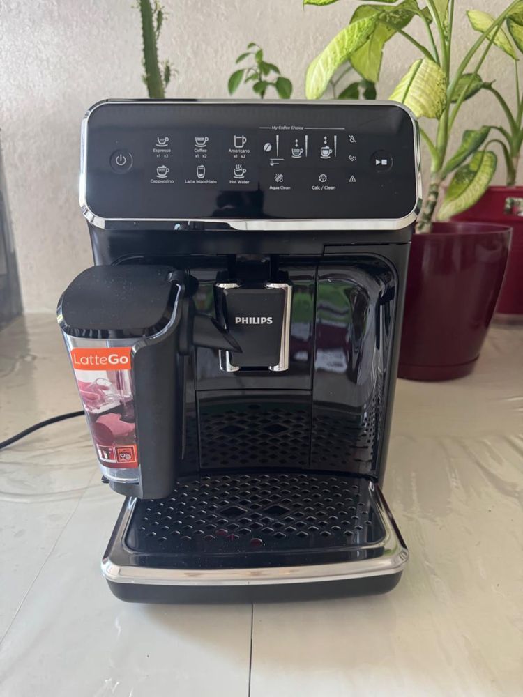 Продам кофемашину PHILIPS 3200 series Latte Go EP 3241/50 б/у)