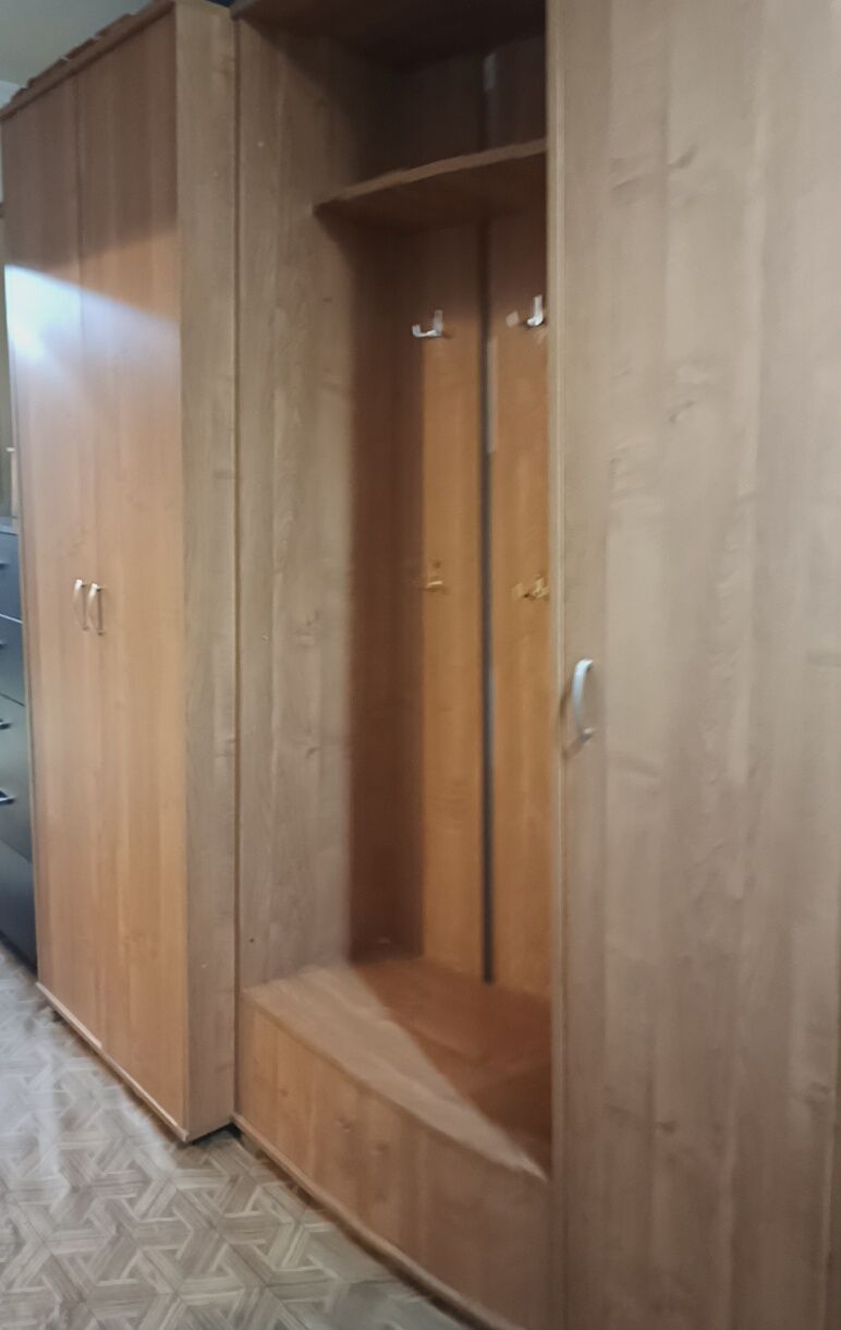 Продам прихожую 2.4 м.