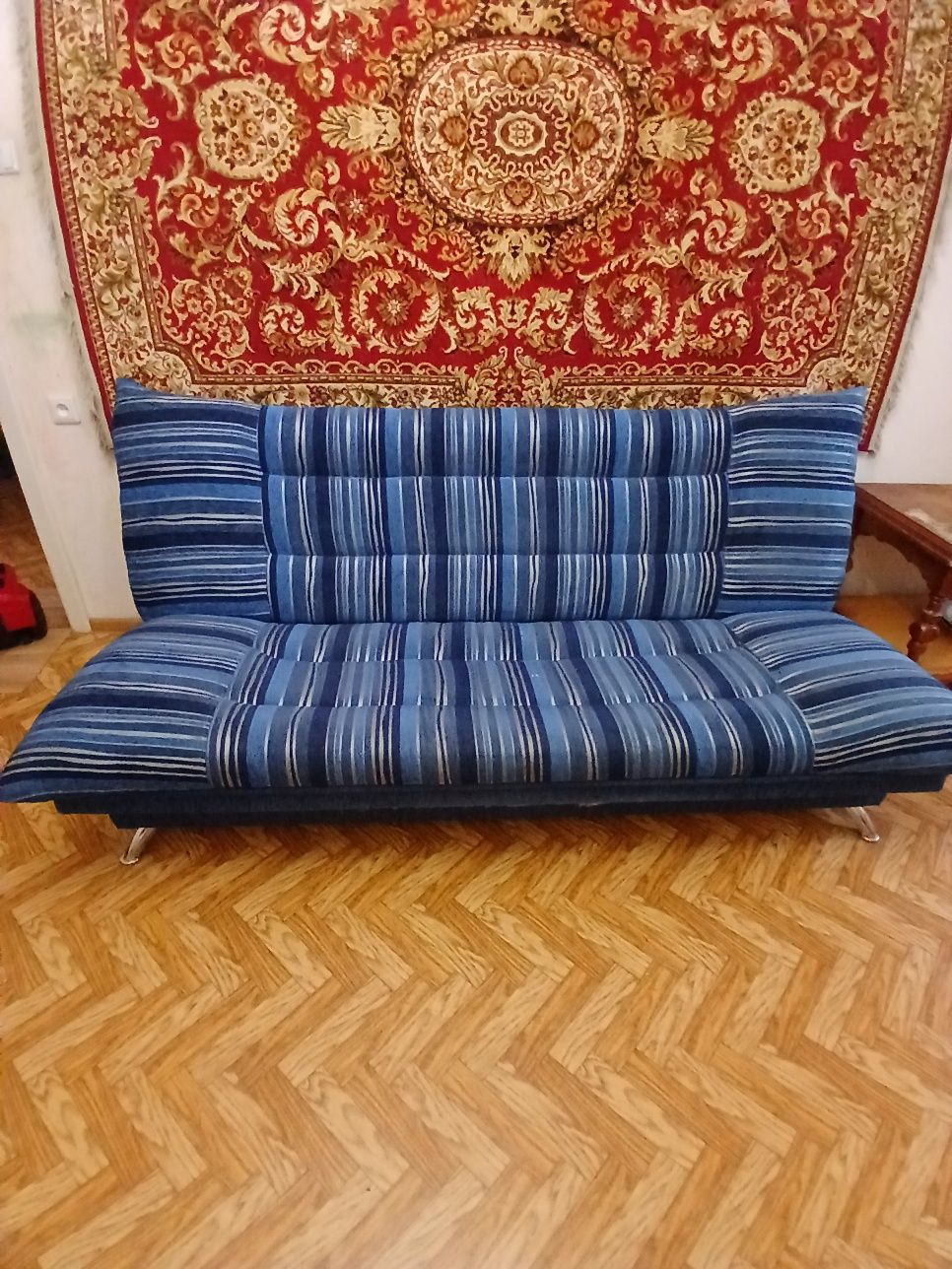 Диван и два кресла