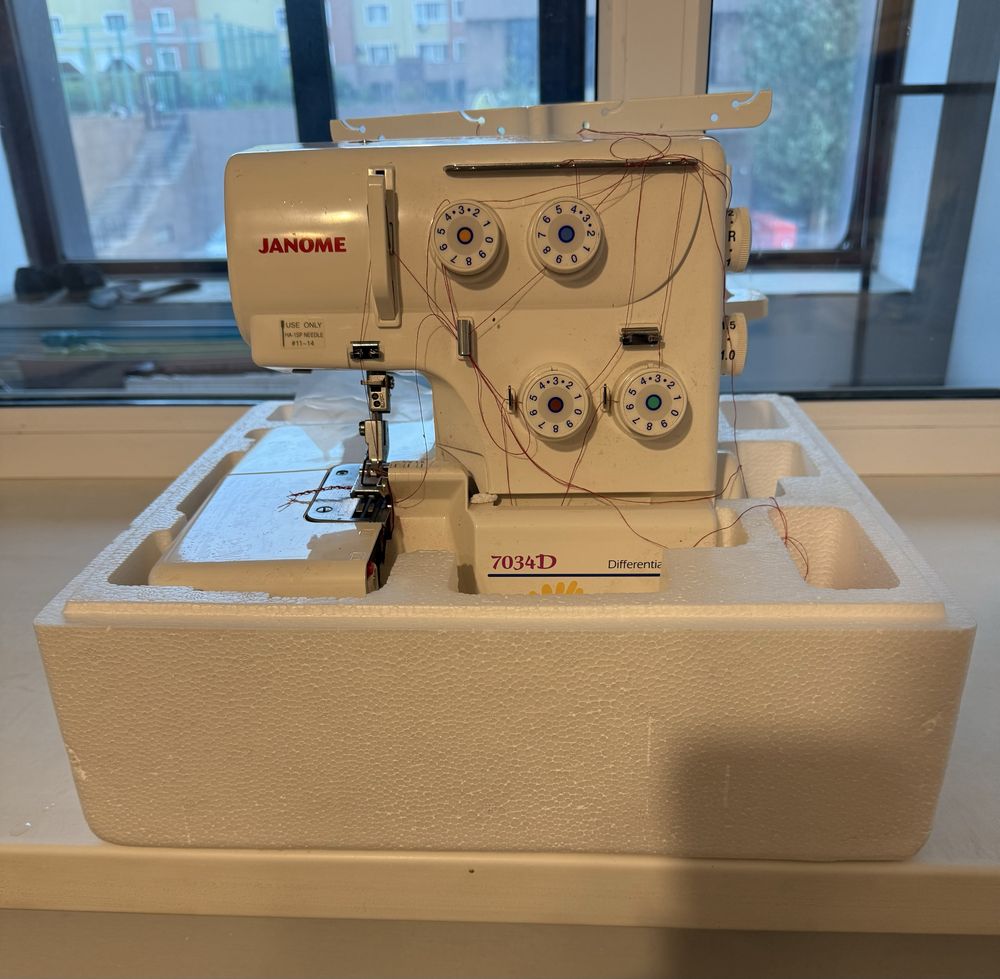 Оверлок Janome срочно