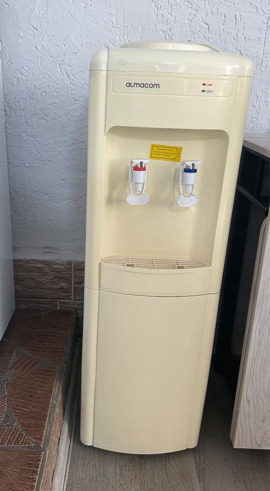 Кулер для воды Almacom
