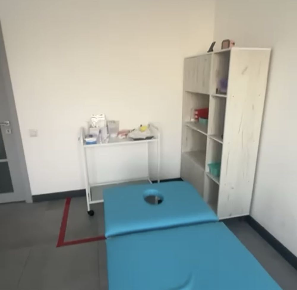 Продам кушетка шкаф кресло памощник