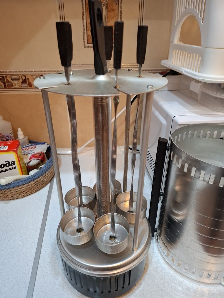 Продам шашлычницу электрическую.