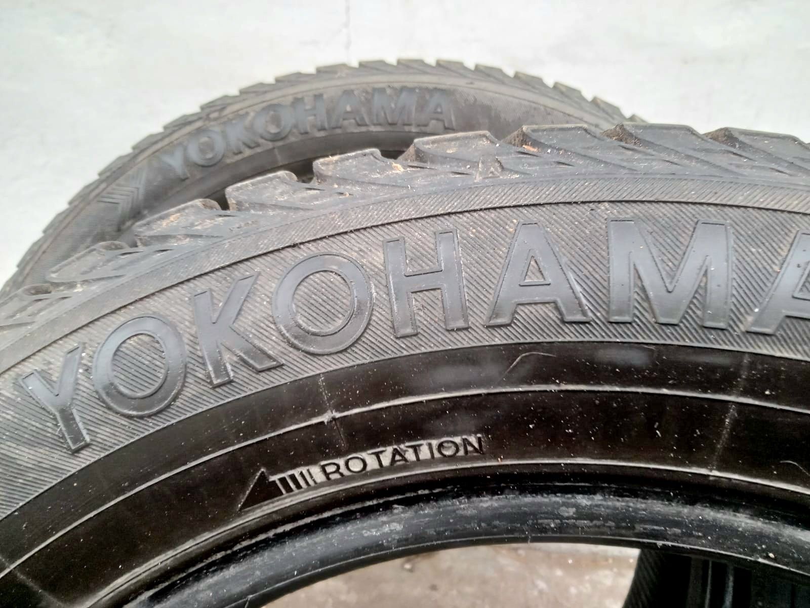 Продаю 2 покрышки YOKOHAMA
