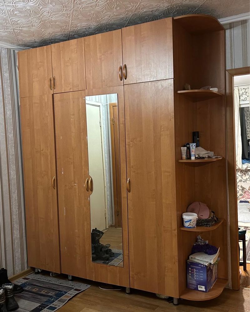 Продам шкаф большой вместительный