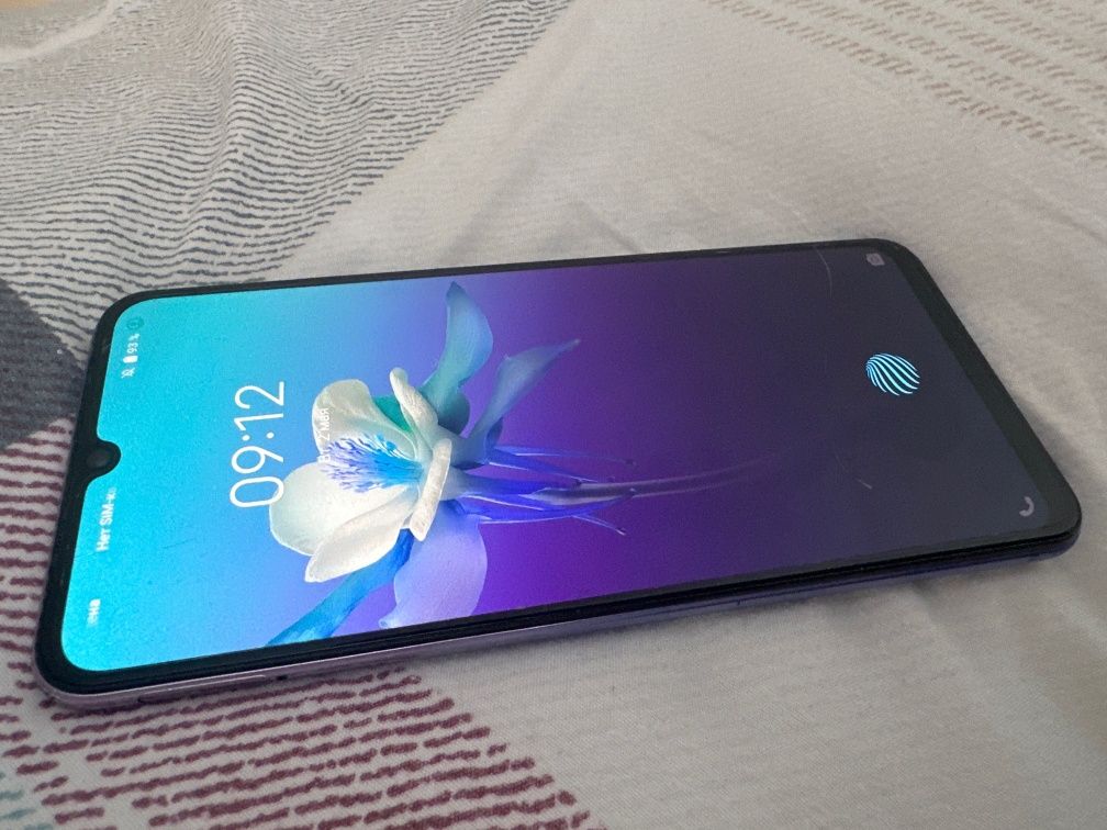 смартфон Vivo V2025 с гарантией