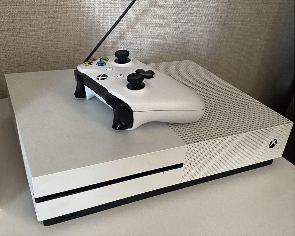 XBOX ONE продам срочно