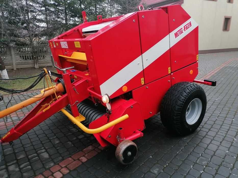 Рулонный пресс-подборщик Metal Fach Z 562