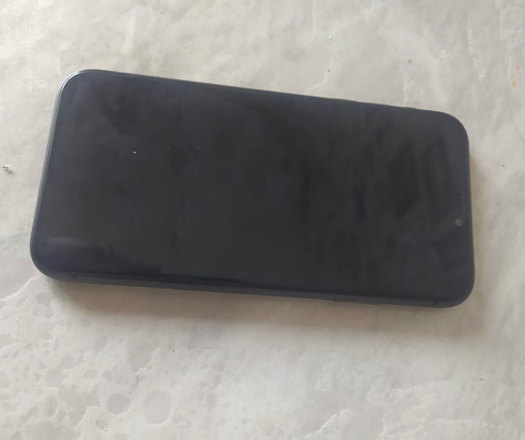Продам iPhone 11 , торг