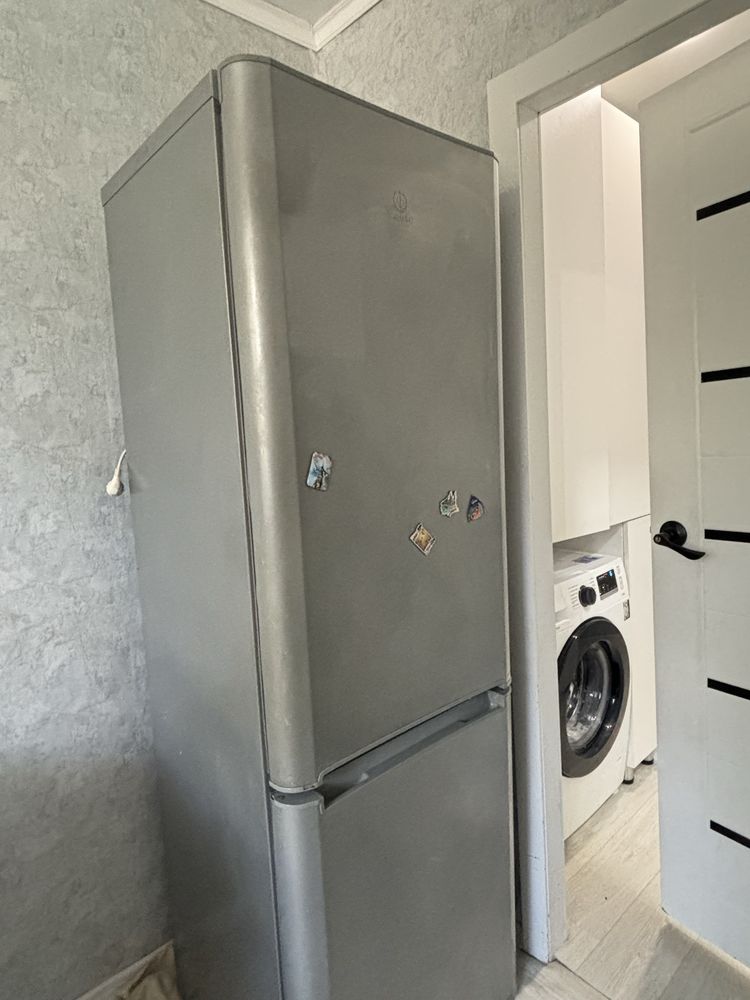 Хододильник Indesit