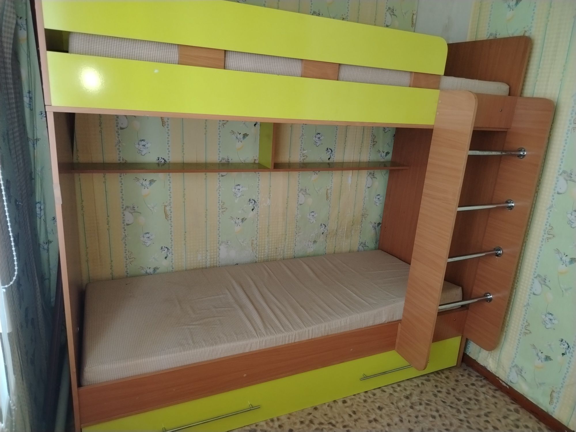 Продам кровать двухярусная