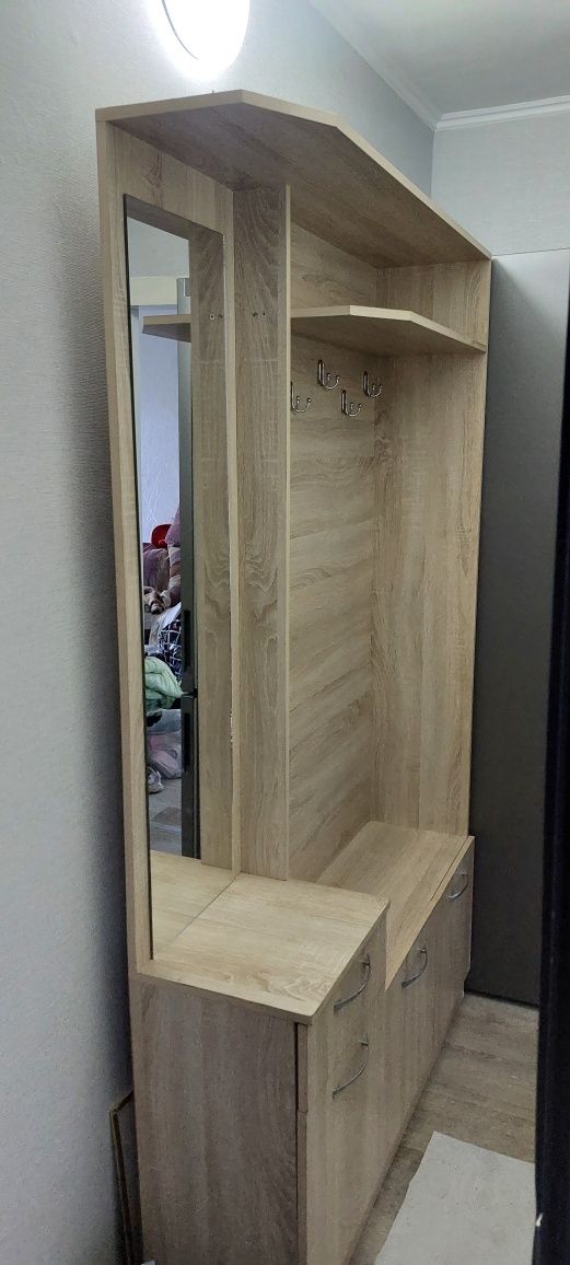 Прихожая мебель. Шкаф