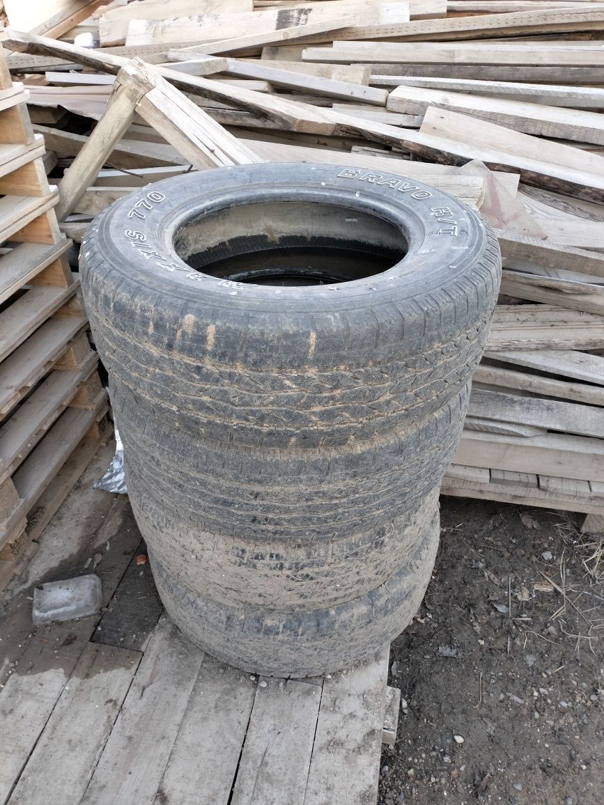 Продам б/у покрышка, размер  265/65/17