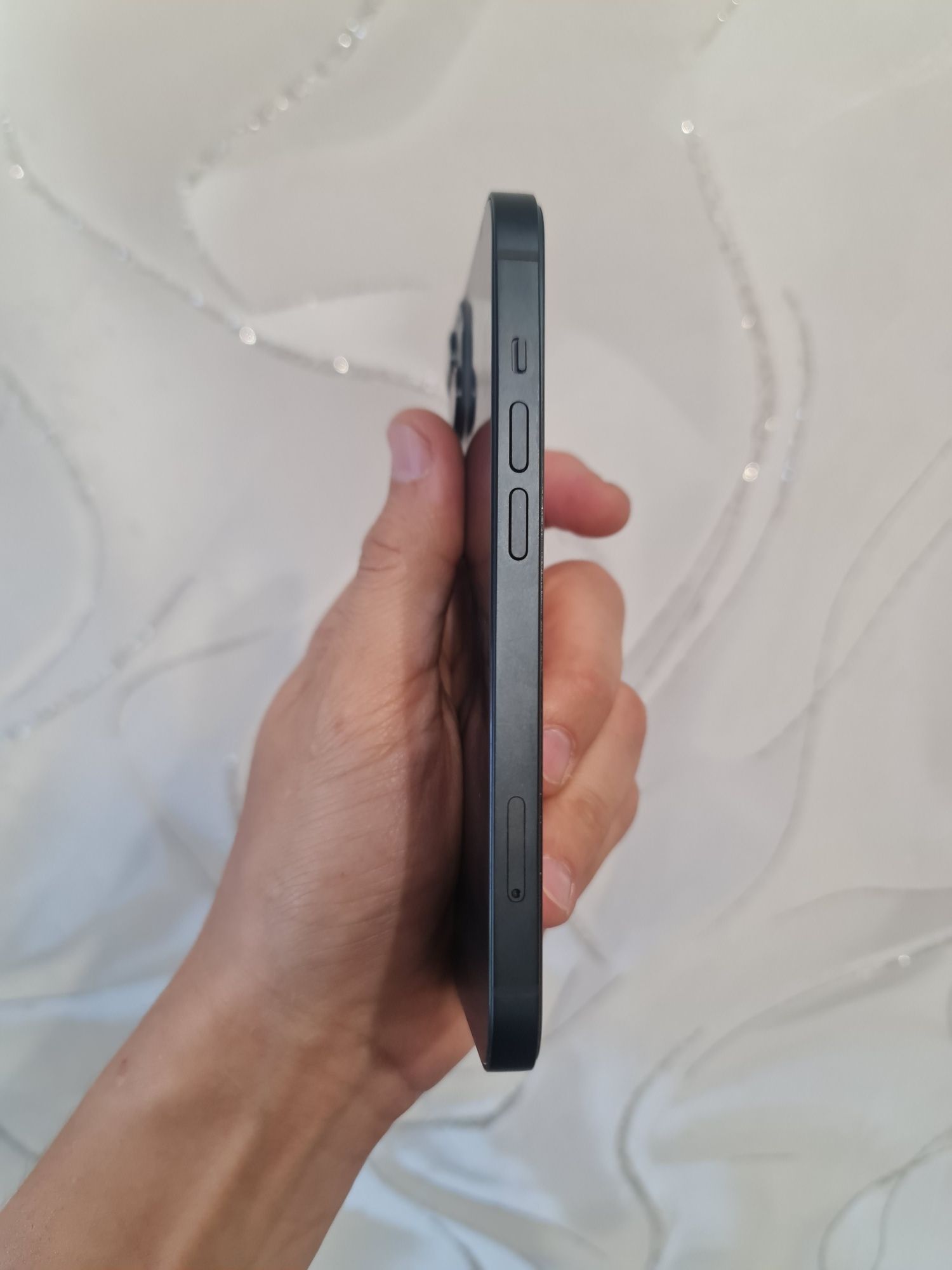iPhone 13  продам