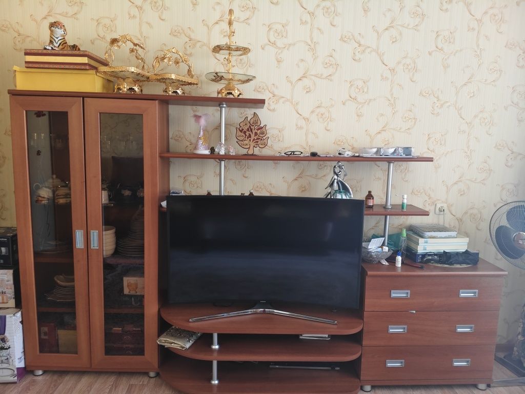 Продам шкаф, кухню, горку, прихожую