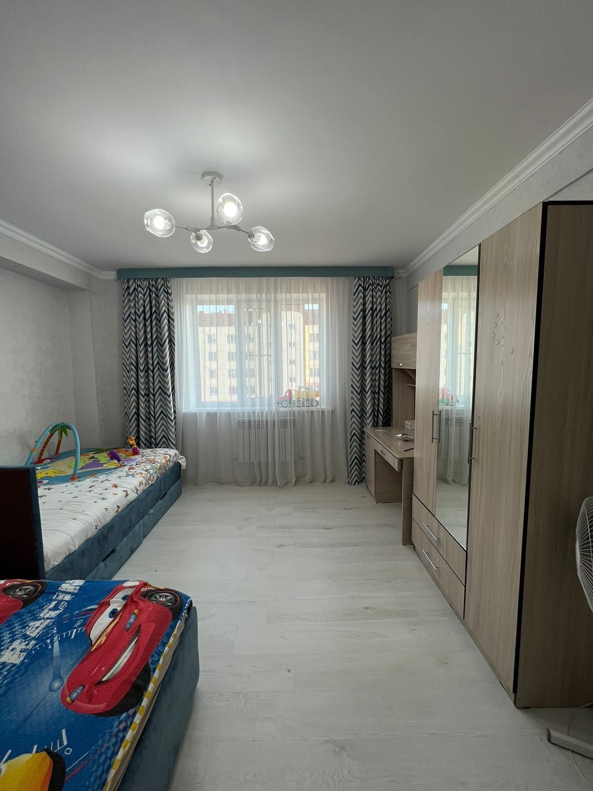 Трешка в микрорайоне Сарыарка , 80 квадратов , 2 сануазла, 2 балкона