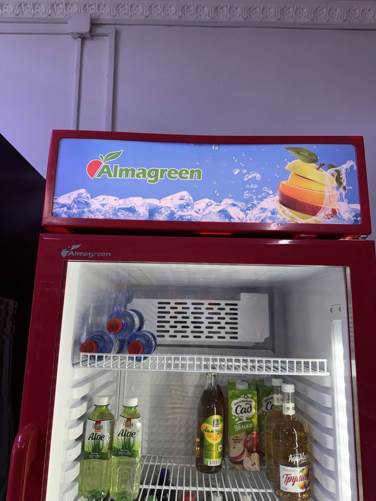 Продам витринный холодильник