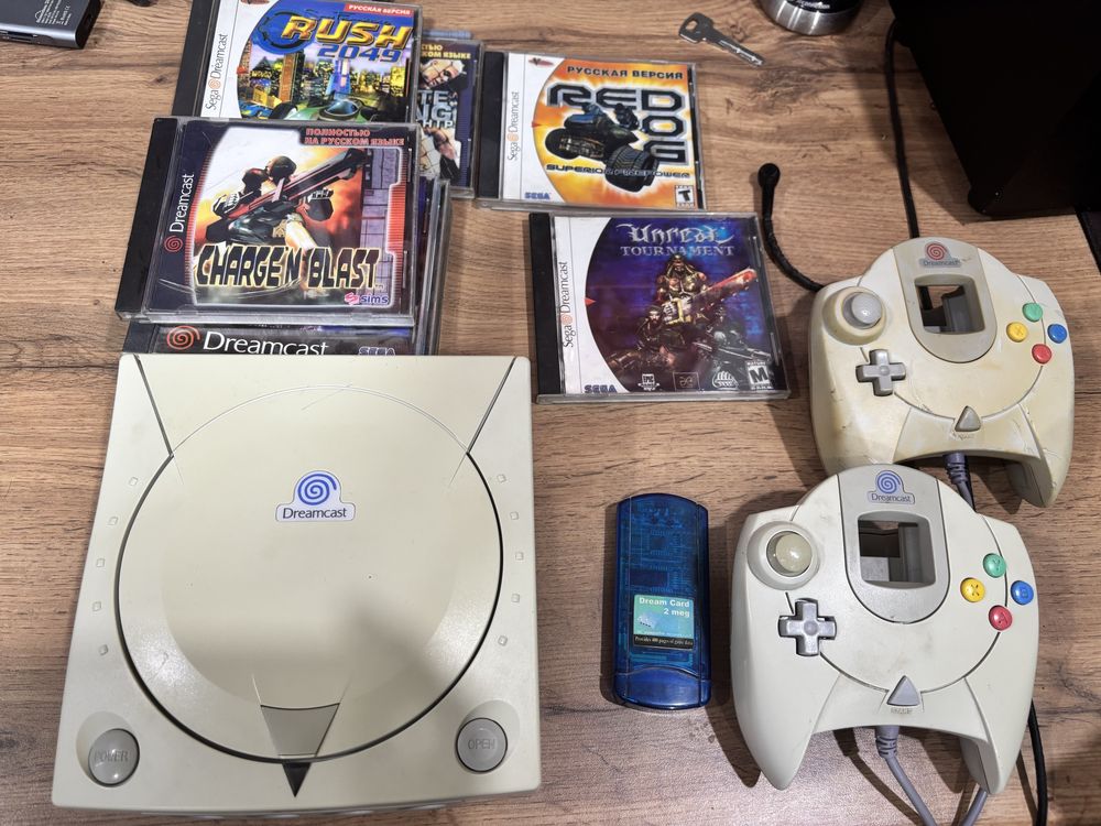 Sega dreamcast с  2 джостиками