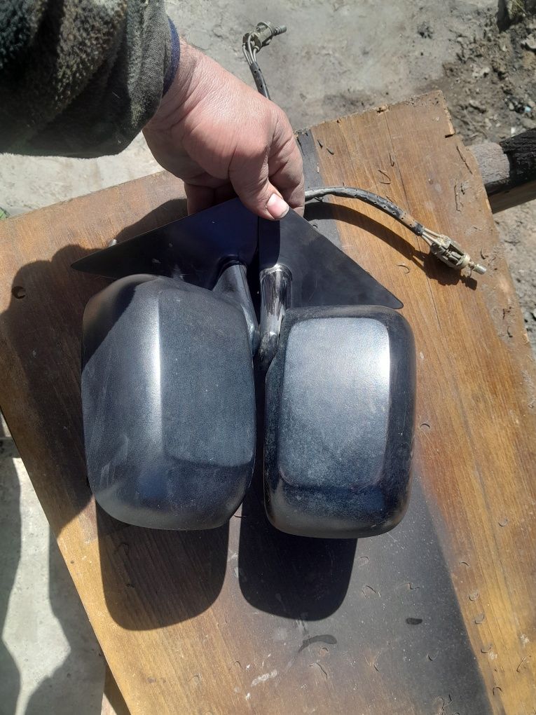 Обменяю зеркола на аккамулятор 12В