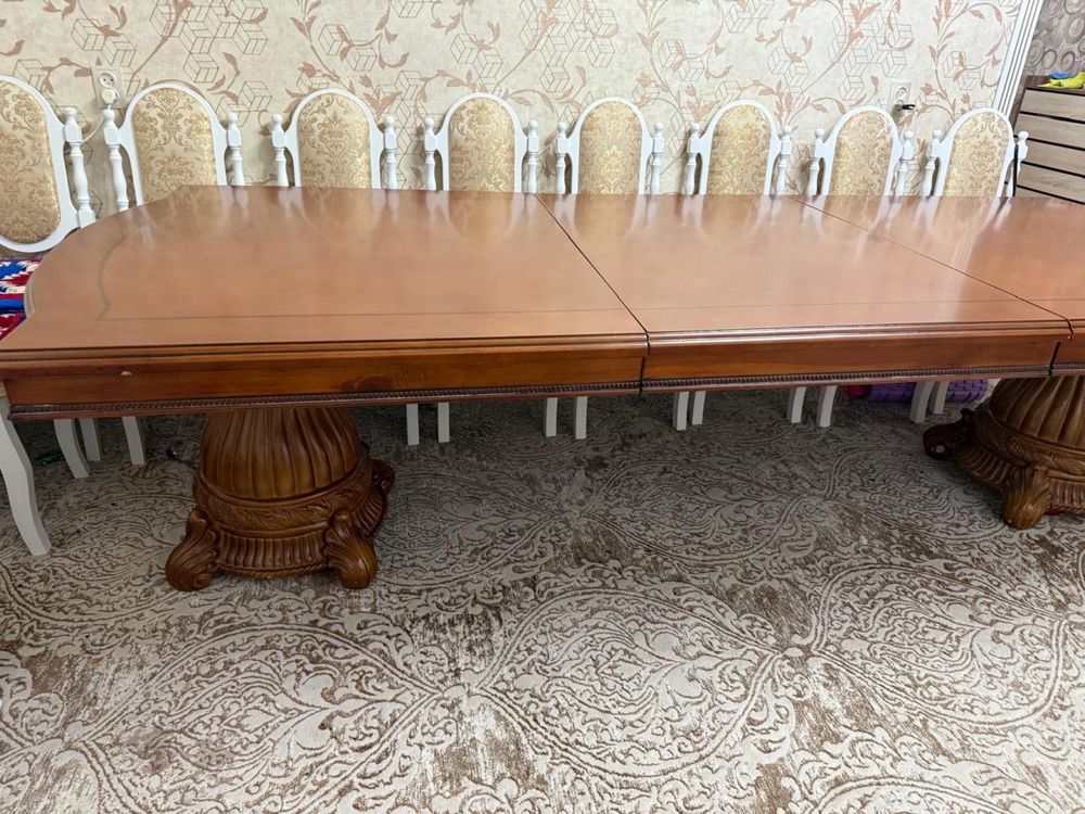 Стол из натурального дерева