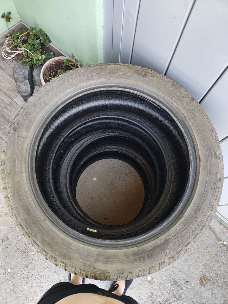 Goodyear efficient grip suv 235/50/19