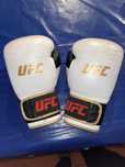 Перчатки UFC почти новые