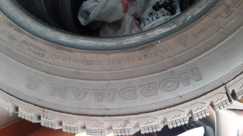 Зимние шины с шипами. Ikon tyres Nordman 5 - 185/70R14.