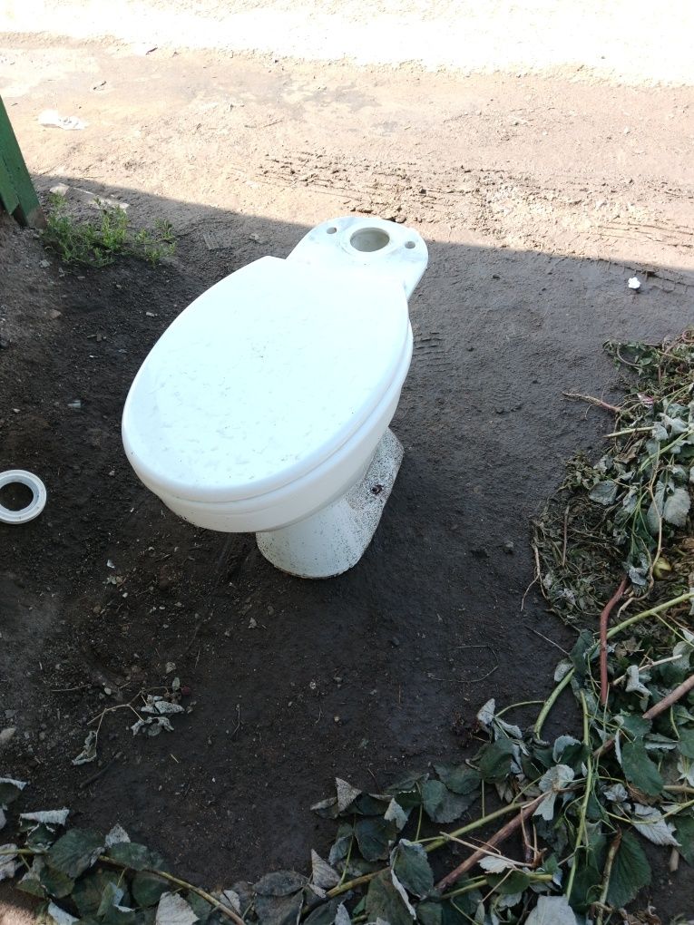 Унитаз б/у для рабочих без гофры