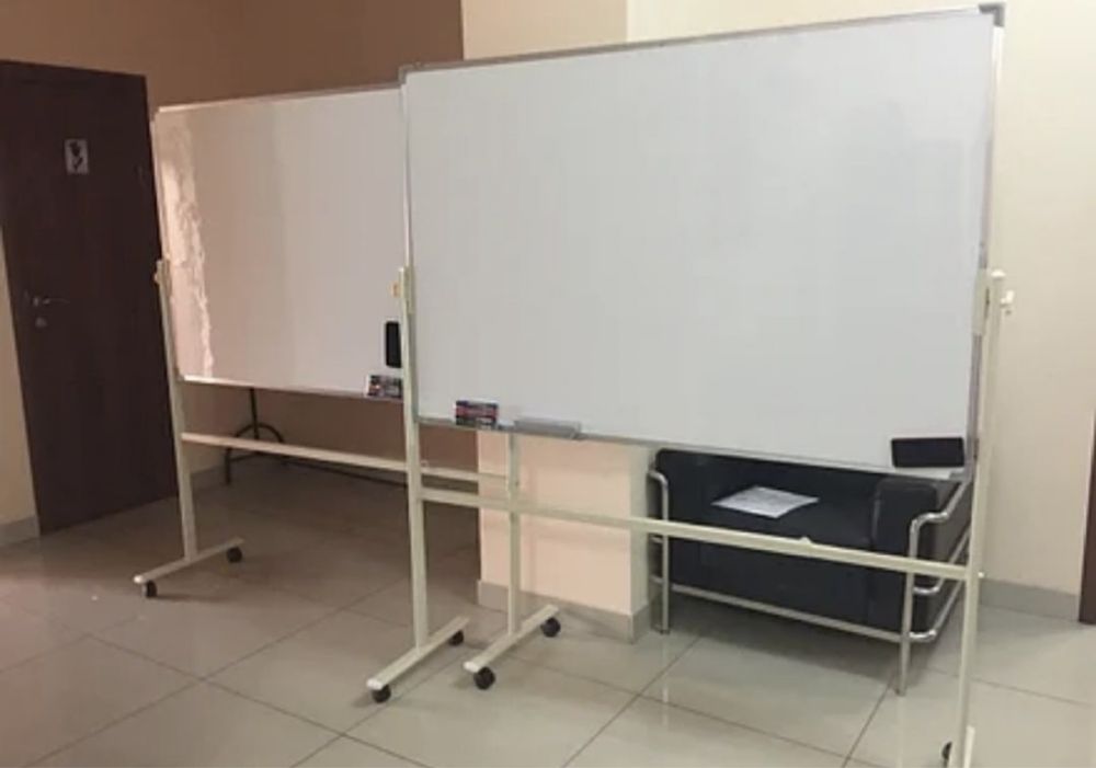 Маркерная доска . Меловая доска