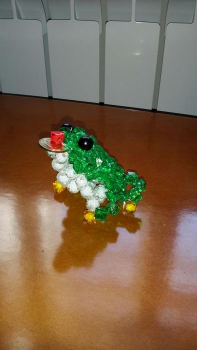 Лягушка из бусин