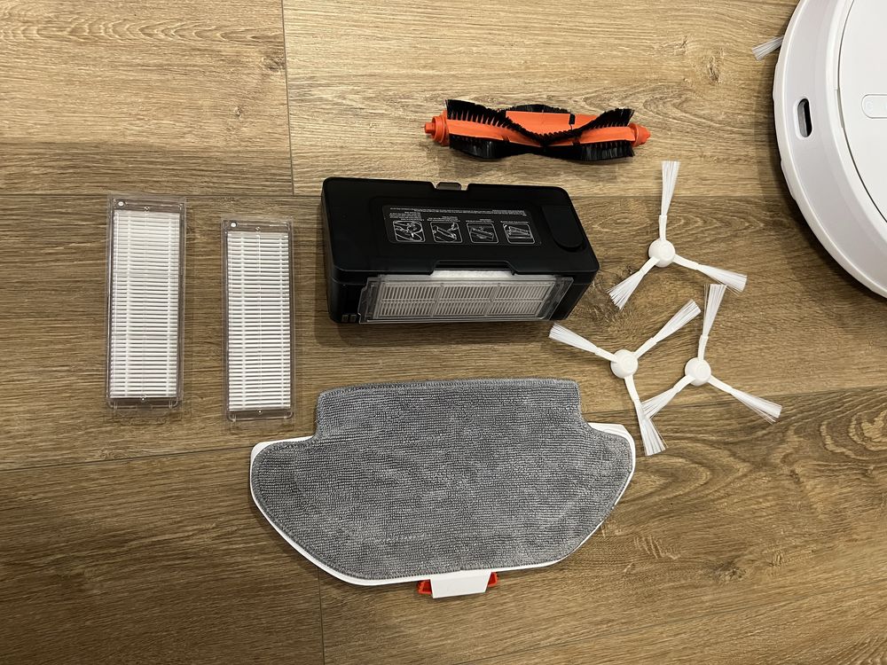 Продам робот пылесос Xiaomi Mi Robot Vacuum-Mop P