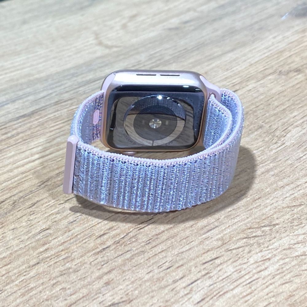 Apple watch 4 series, 40 mm, Gold, АКБ 92%, 9332/А10