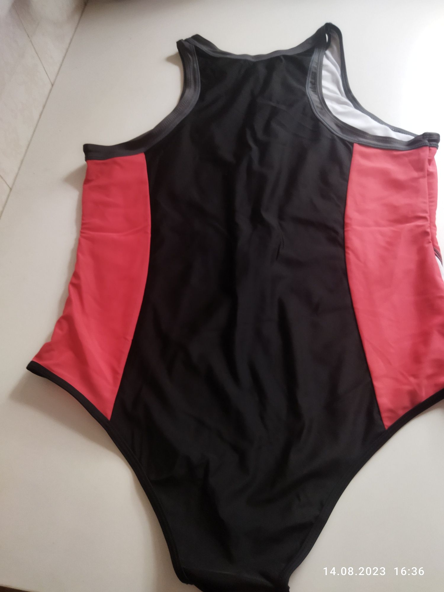 Продам сплошной спортивный купальник 50-52 р
