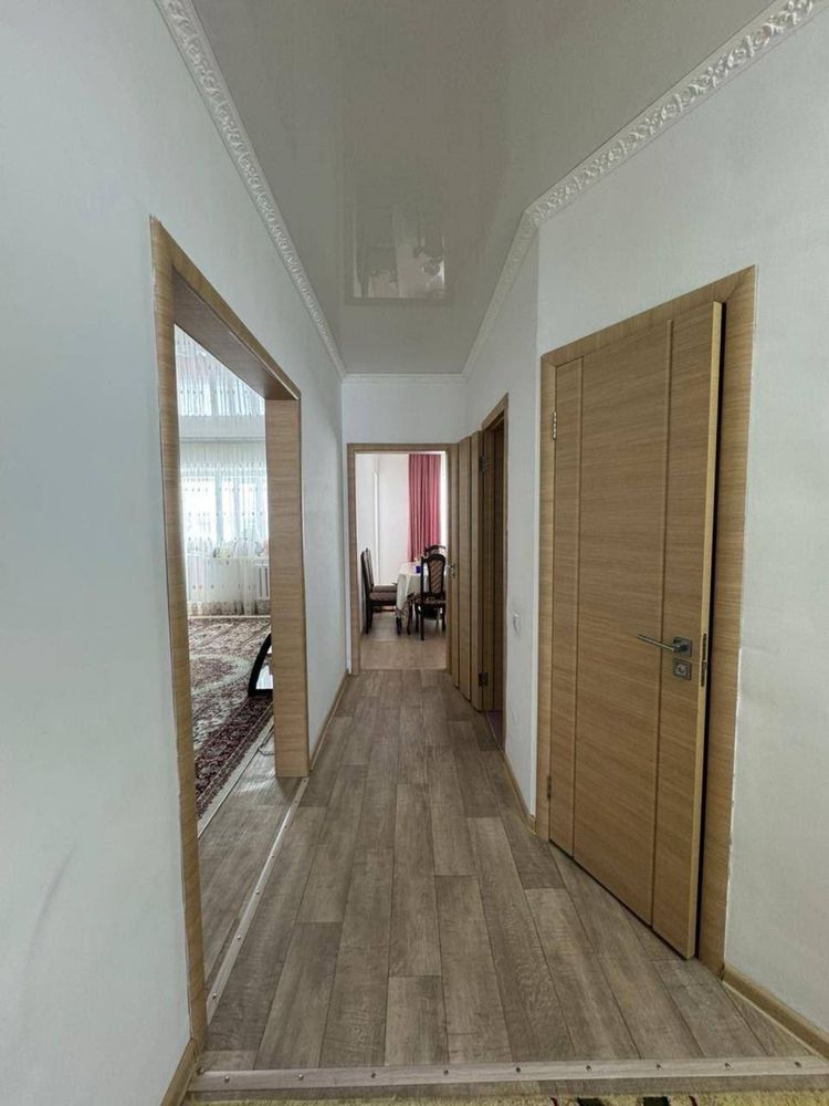 Продам квартиру трехкомнатную