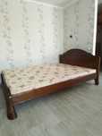 Кровать двухспальн. с матрасом, 2.0 * 1.60м. дерево, лакирован.