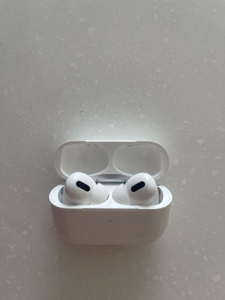 Airpods pro 2.