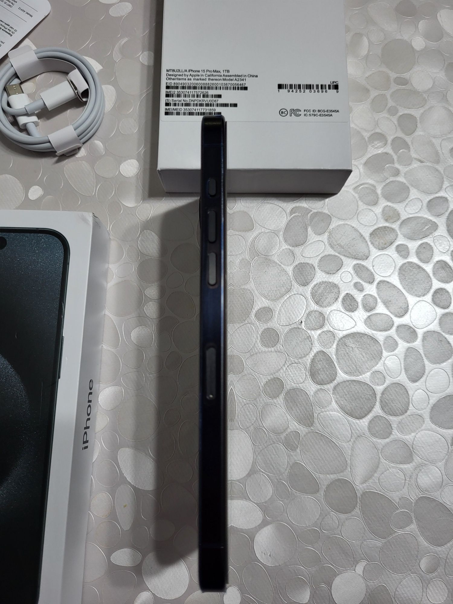 IPhone 15 Pro Max чёрного цвета