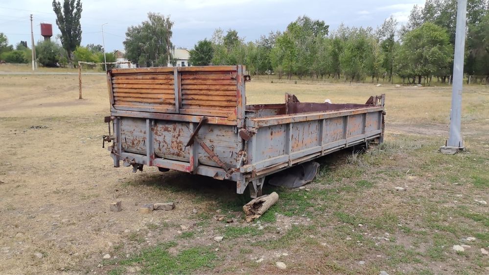 Продам прицеп на сельхозник трех стороний