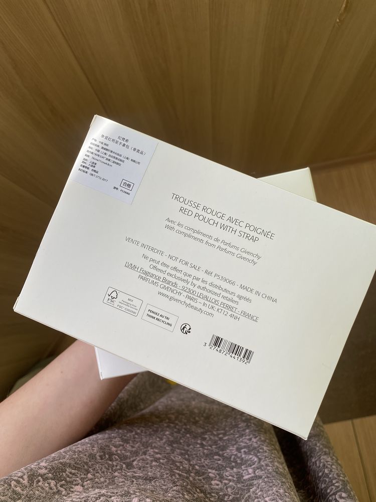 Givenchy косметичка живанши