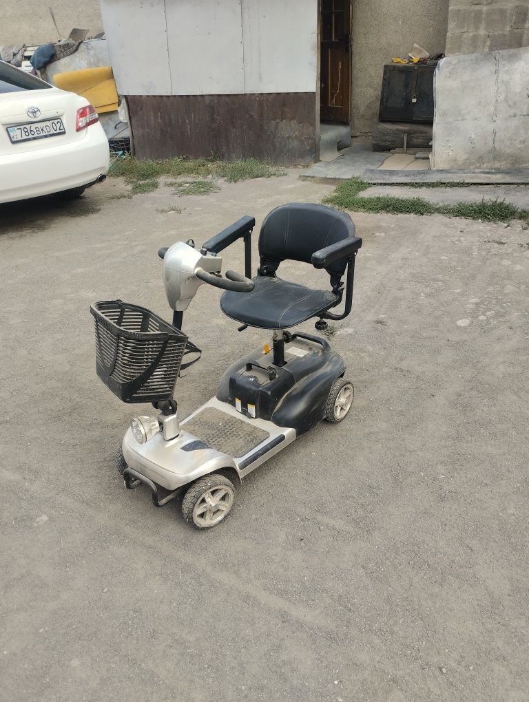 Электра скутер почти новый