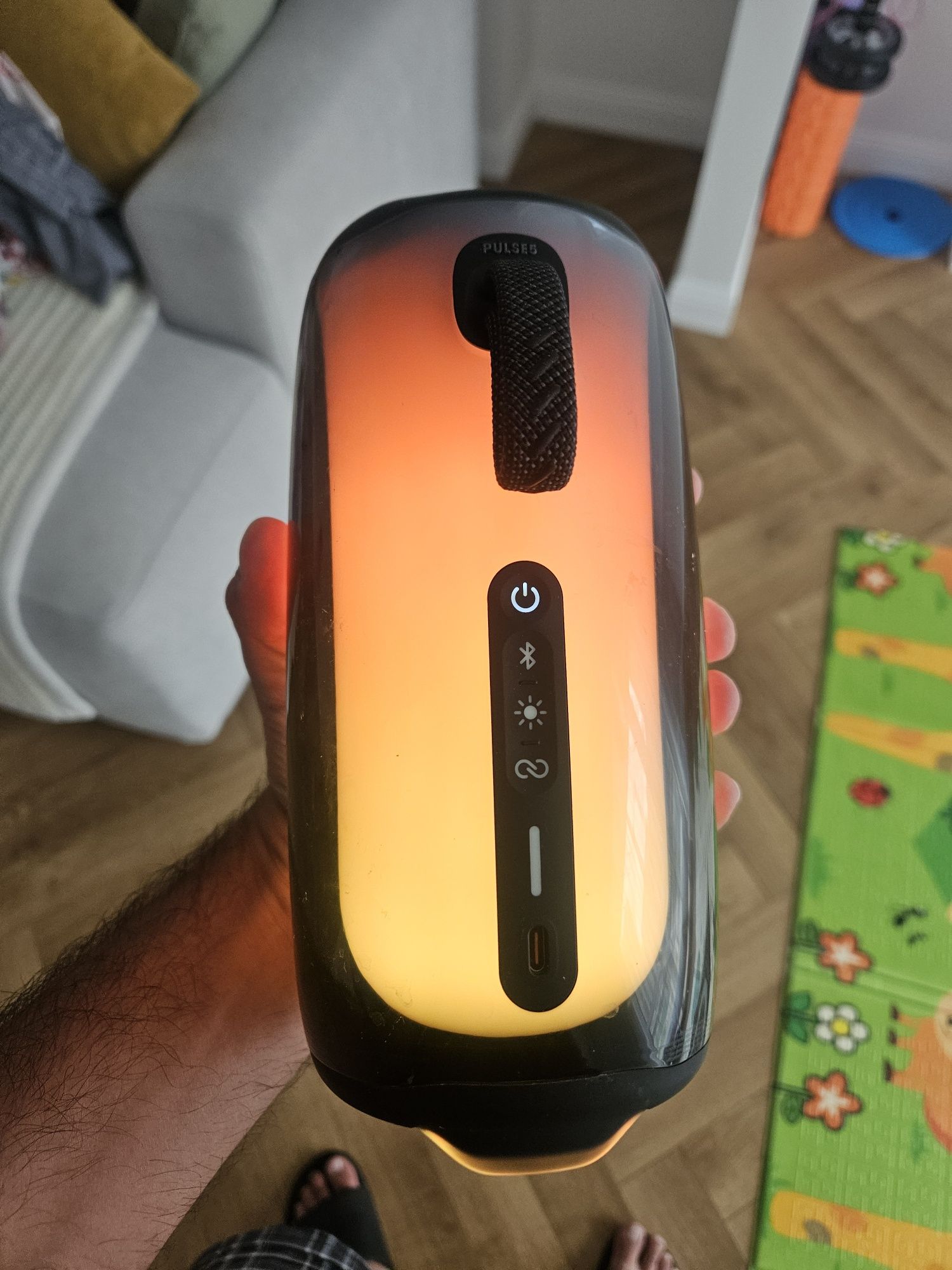 Продам колонки JBL Pulse 5