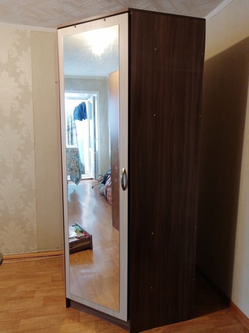 Продам шкаф угловой. Состояние идеальное! Все как на фото.