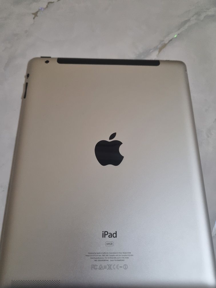 iPad 3(2012) и iPhone 4s