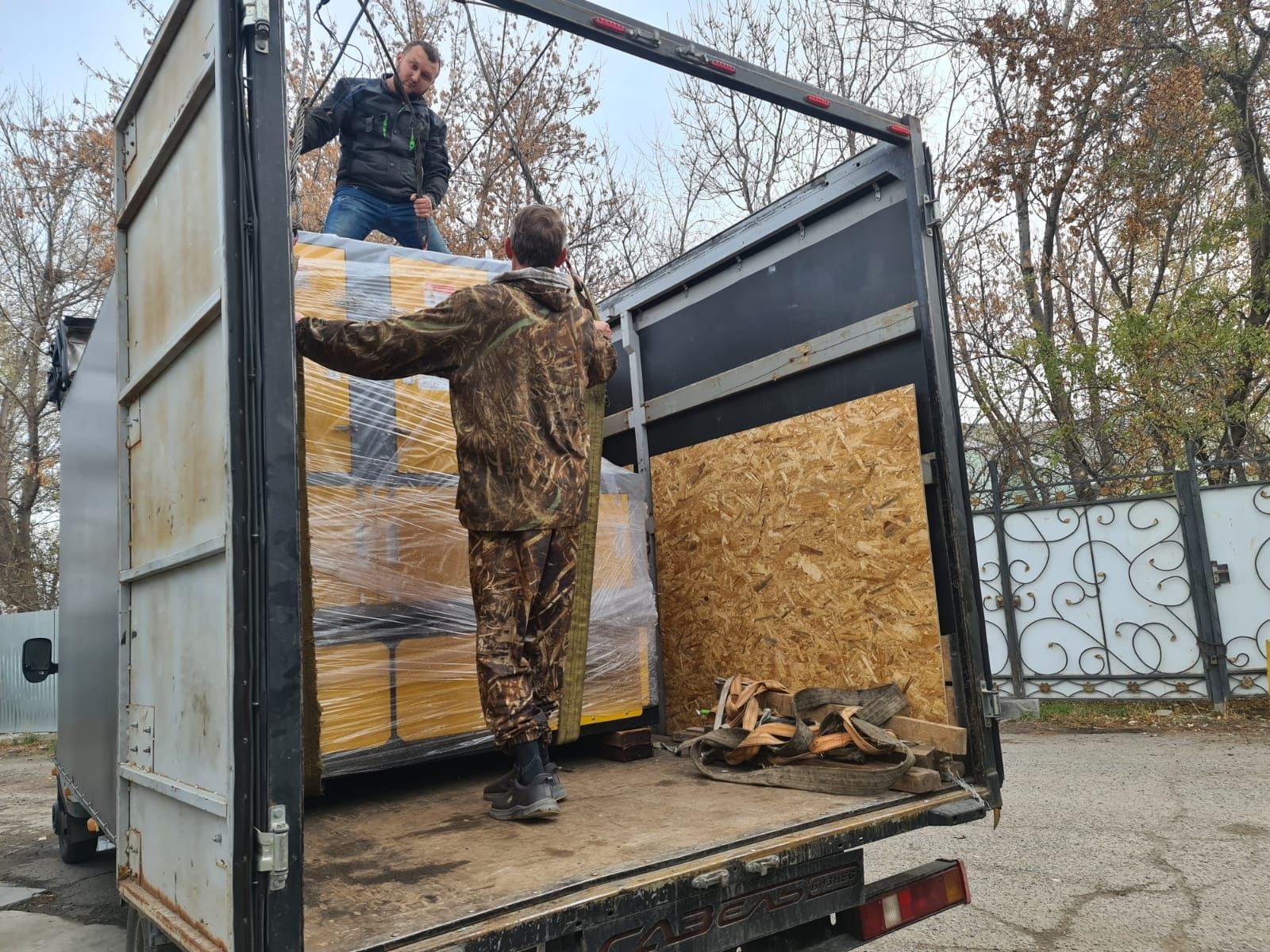 Грузоперевозки  фуры тралы площадки газели межгородные и международные