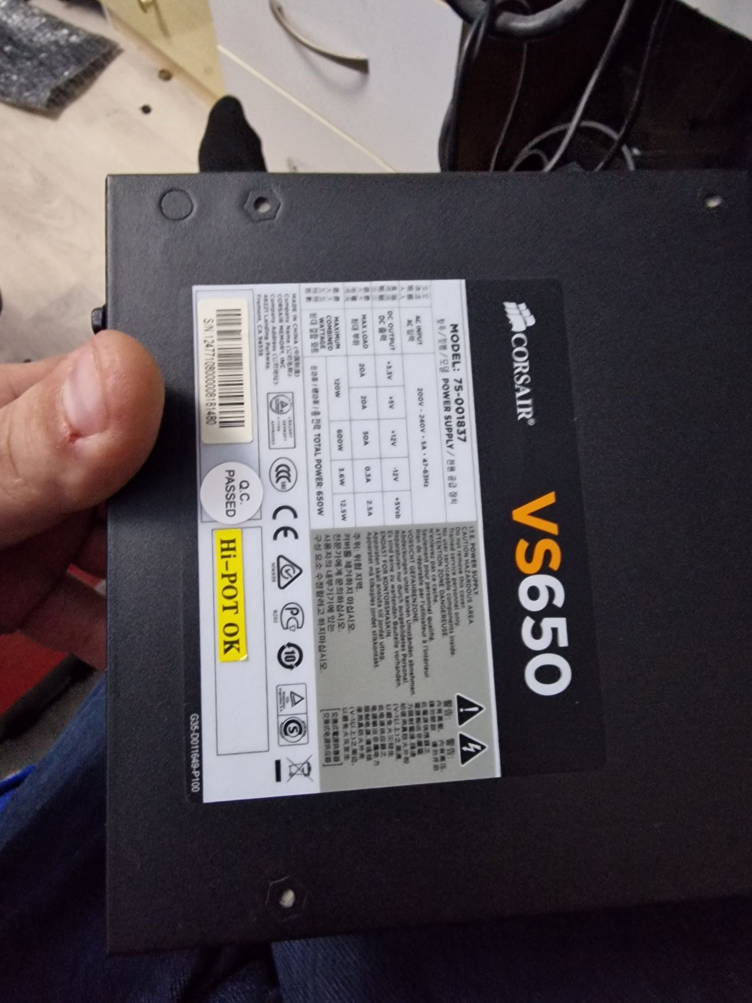 Блоки питания разные от дешовых 300 w до топовых 1 kw и больше