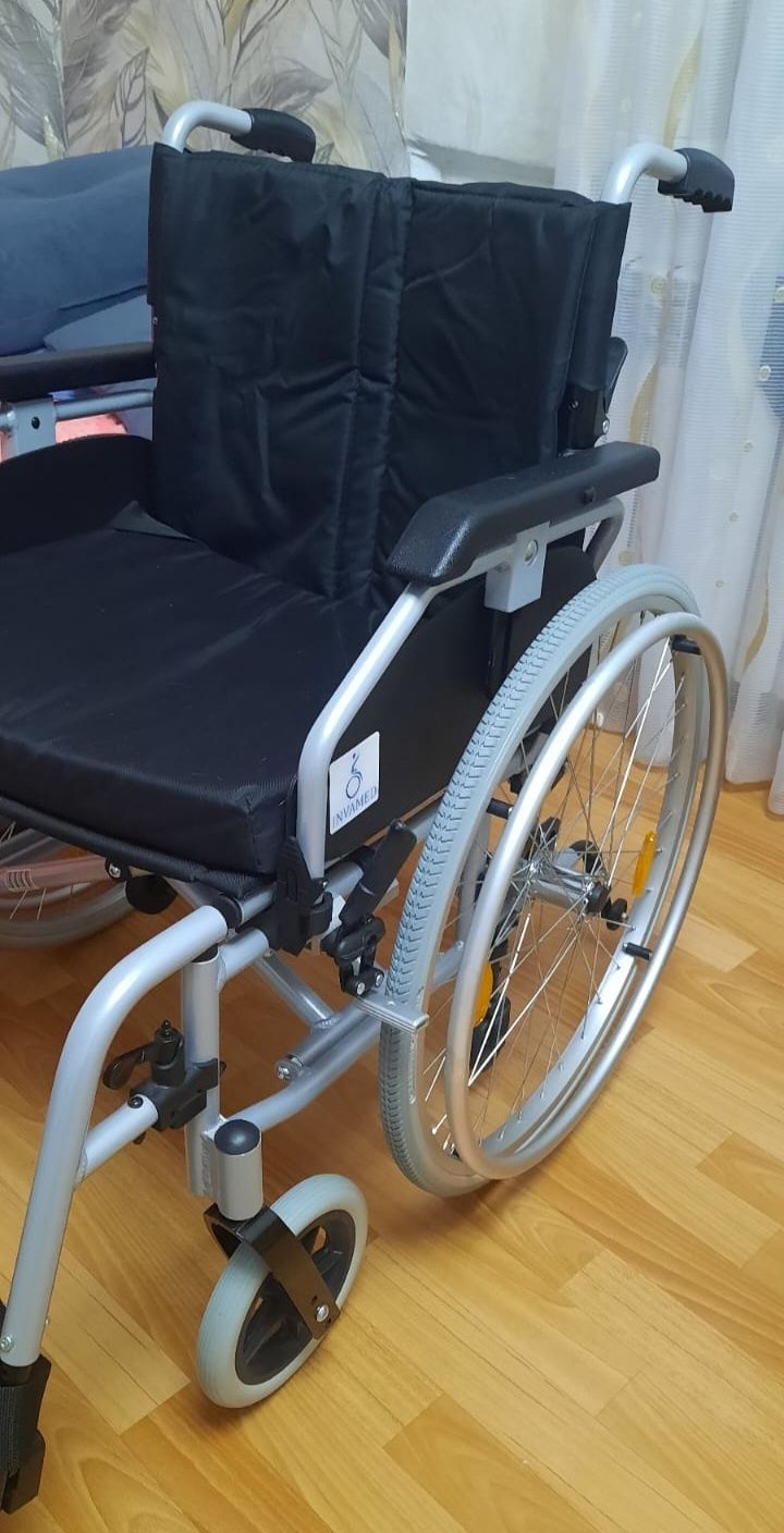 Продам инвалидную коляску