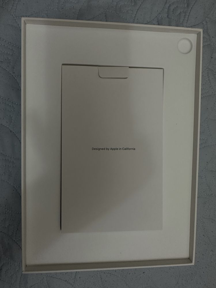 Продам Планшет Apple iPad Air 2022 Wi-Fi 10.9 8 Гб/64 Гб фиолетовый