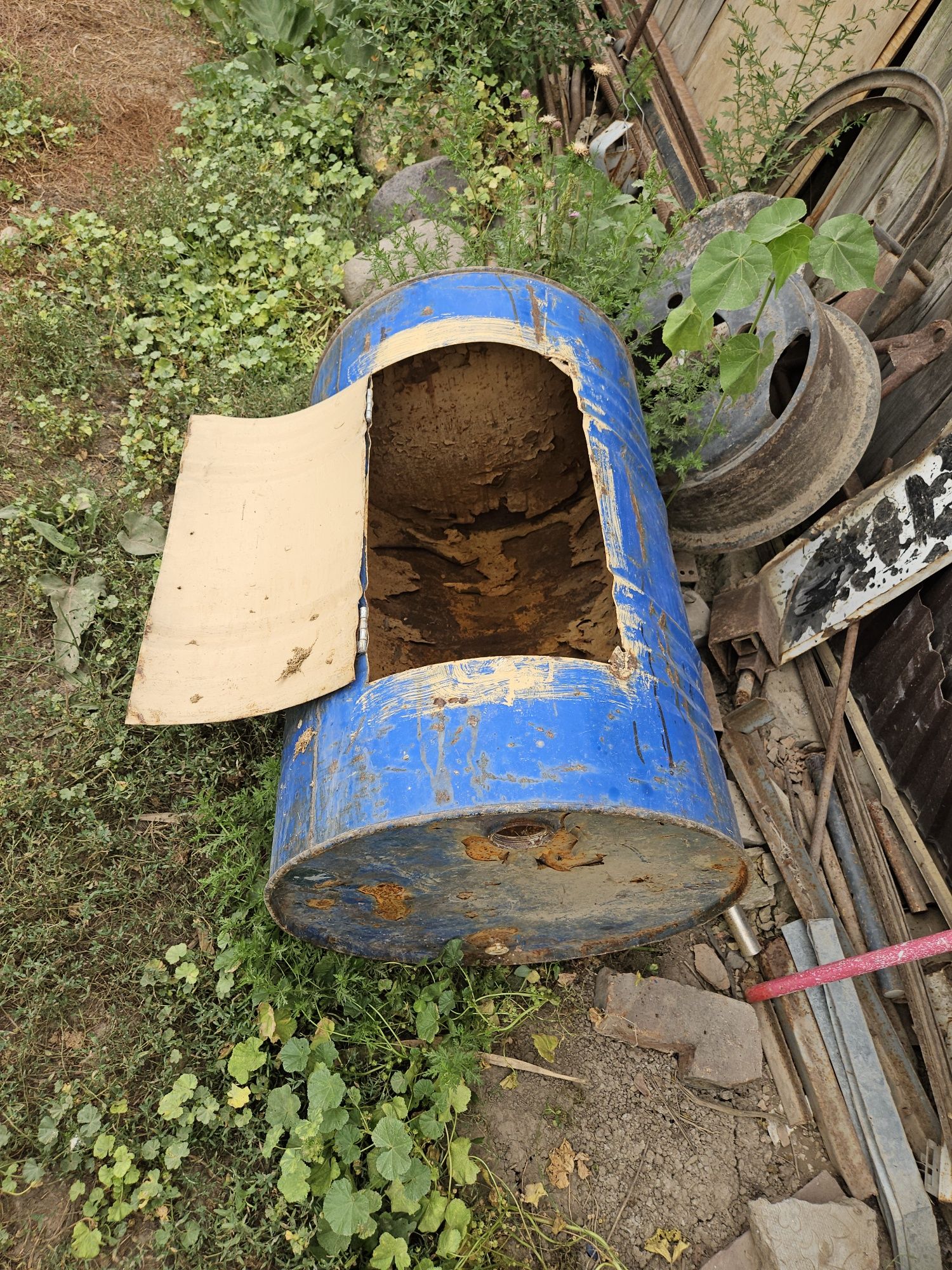 Продам бочку с дверью