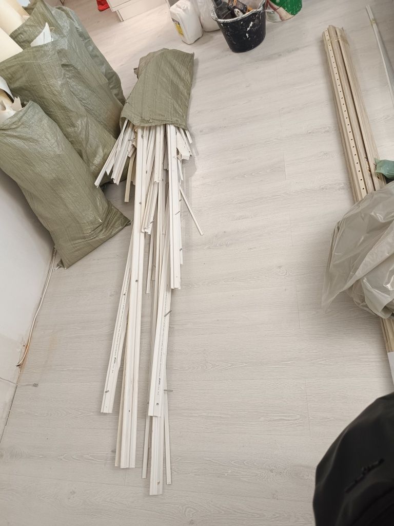 Отдам бесплатно БУ плинтусы на 33 м²