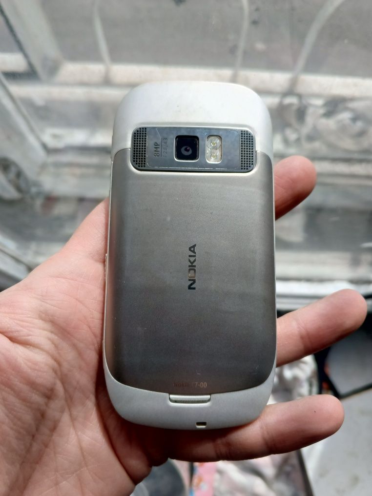 Nokia C7-00 комплект полный.